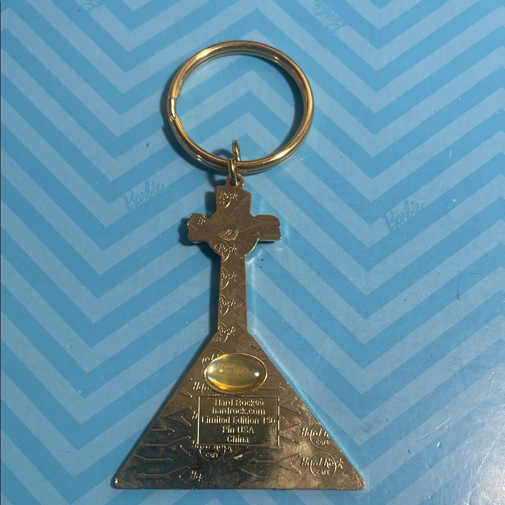 LIMITED EDITION 150 Hard Rock Cafe Moscow Crosskeychain